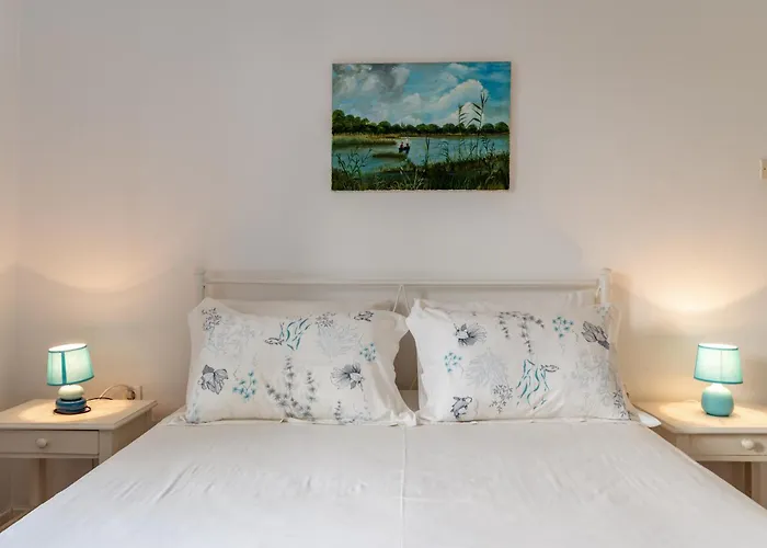 Margaret House * Páros